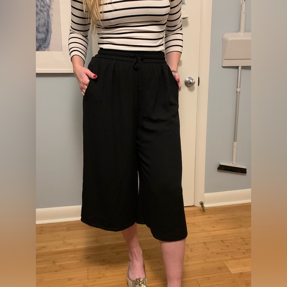 Babaton cropped wide leg lined dress pants in size medium - Picture 6 of 6